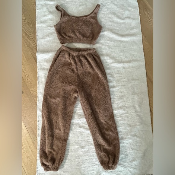 Size small 2 piece teddy jogger - Picture 2 of 2